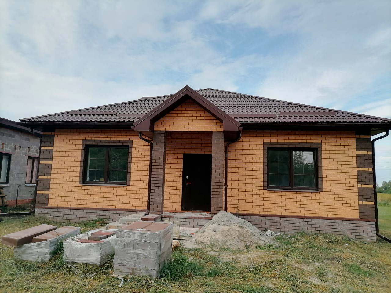 Одноэтажный дом из керамического кирпича солома/шоколад - СтройГрупп